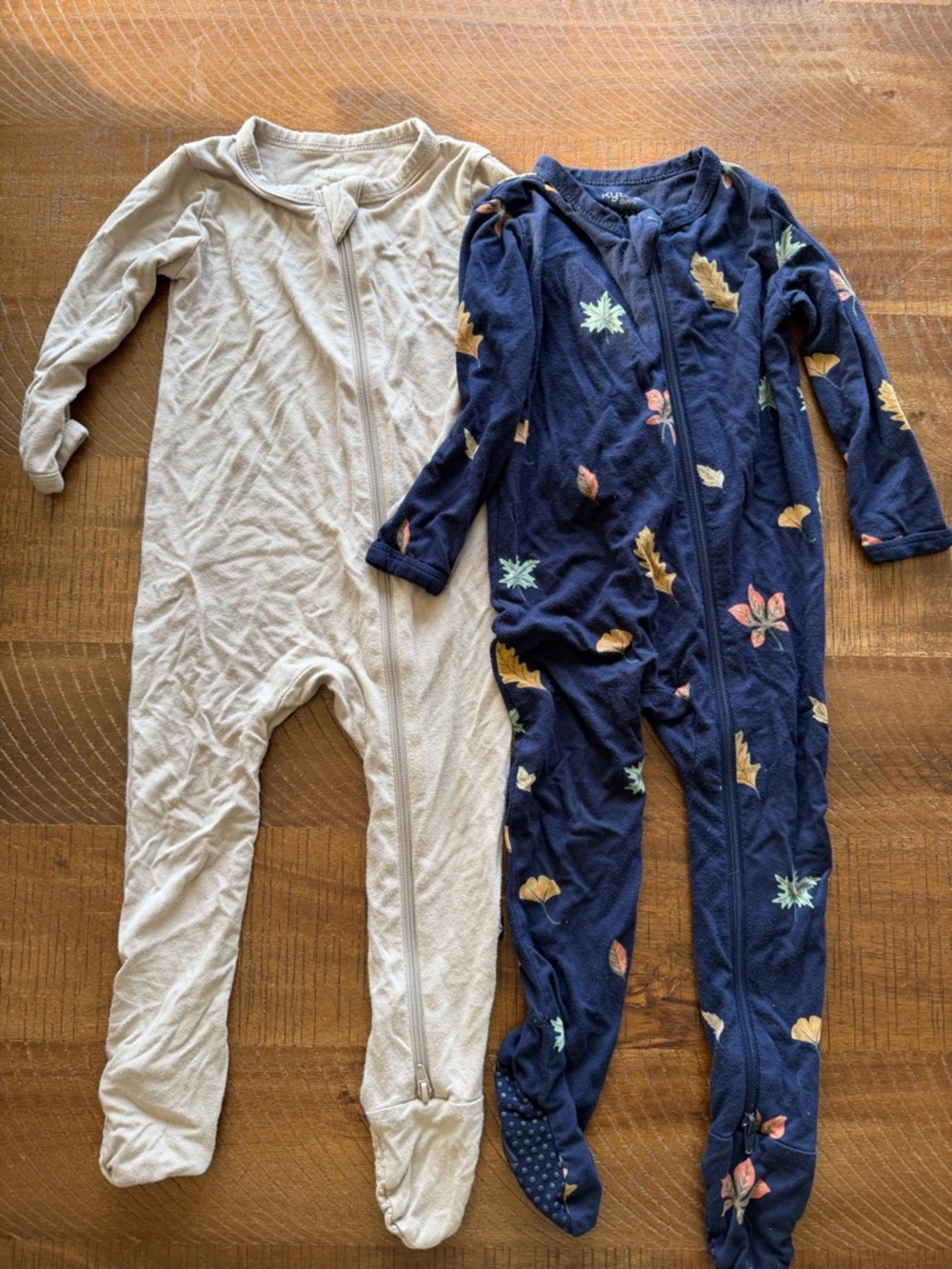 Set of 2 Kyte Baby Zipper Footies Stone Grey and Navy with Leaves Size 6-12M